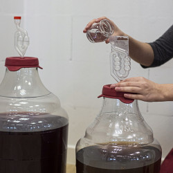 Rurka fermentacyjna 6-komorowa z korkiem ochronnym plastikowa