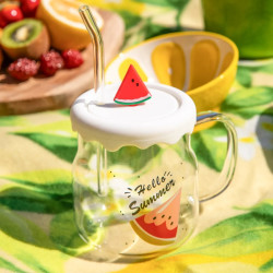 KUBEK SZKLANY Z SILIKONOWĄ POKRYWKĄ I SZKLANĄ SŁOMKĄ 600 ML DEK. ARBUZ