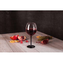 Kieliszki do wina Onyx z czarną nóżką 700 ml komplet 4 sztuk